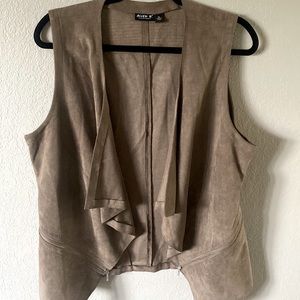 Sued vest